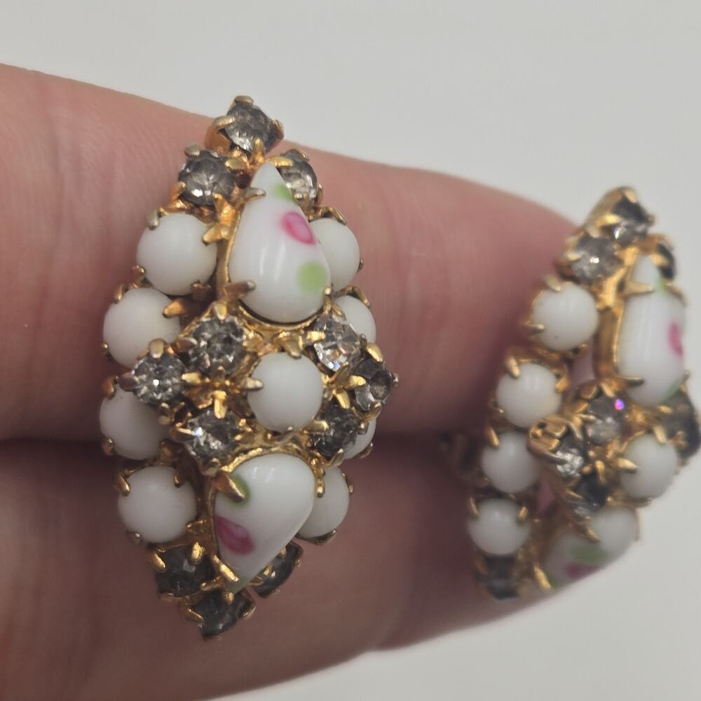 Vintage 1950s Milk Glass Rose Art Rhinestone Silver Tone Clip on Earrings 50-60s - Picture 3 of 9